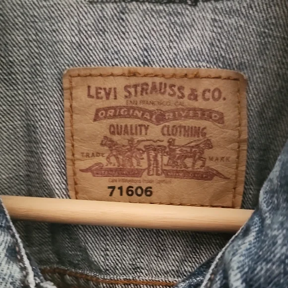 LEVIS Denim Jacket - Picture 2 of 5